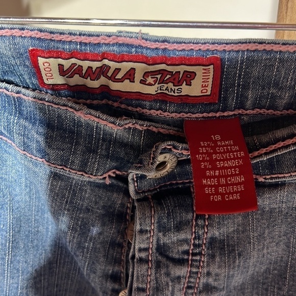 Vanilla star denim jeans. Size 18. For button closure Heart sequence sewn on EUC - Picture 5 of 6